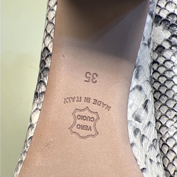 Made in Italy Giovanna Grazzini Black and Cream Snakeskin Heels with Pointed Toe - Picture 7 of 10